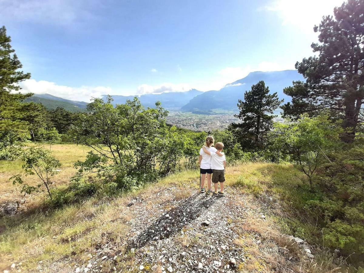 Appartamento Per Vacanze "Il Gelso" ロヴェレート エクステリア 写真